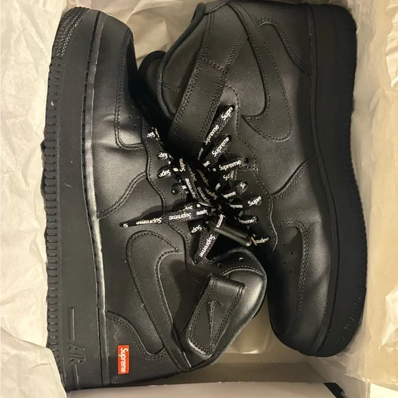 Supreme | Shoes | Supreme Black Sneakers Modern Athletic  display picture 1
